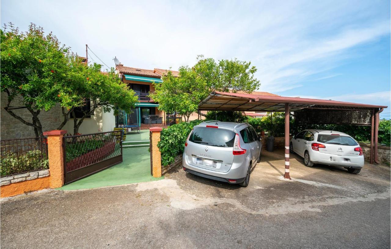 1 Bedroom Amazing Apartment In Peruski Ngoại thất bức ảnh