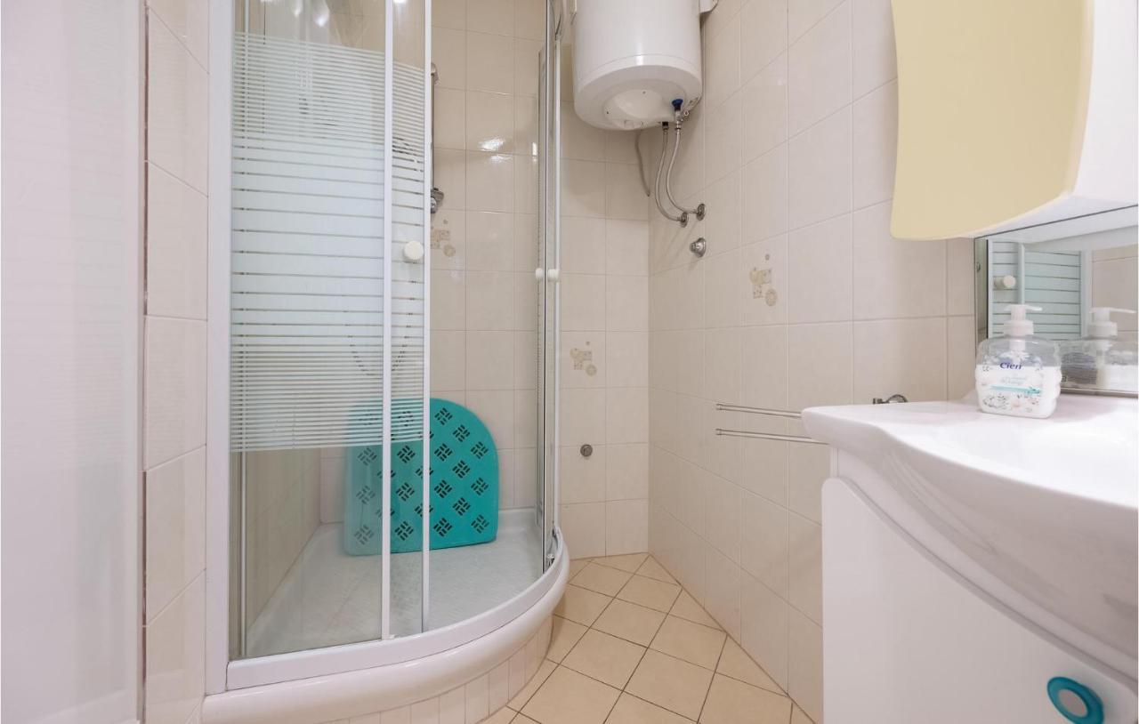 1 Bedroom Amazing Apartment In Peruski Ngoại thất bức ảnh