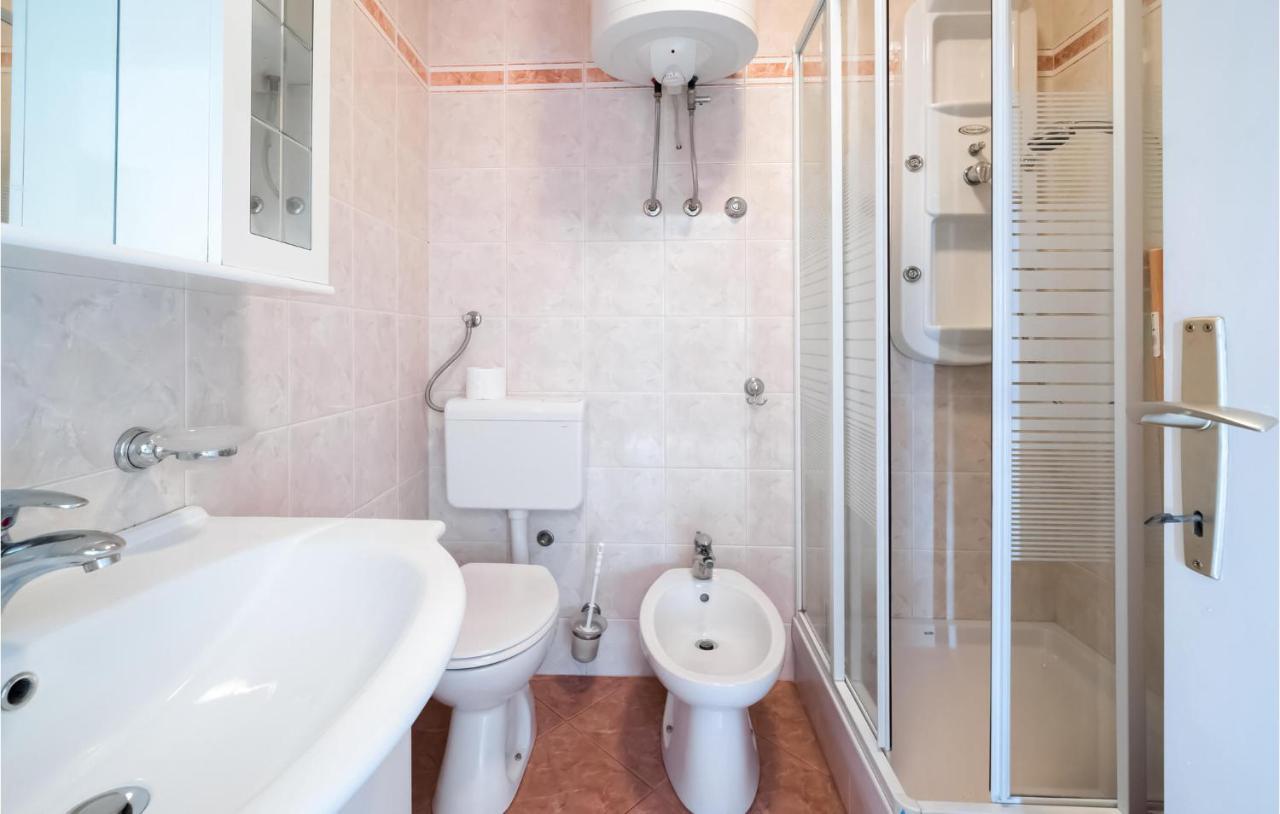 1 Bedroom Amazing Apartment In Peruski Ngoại thất bức ảnh