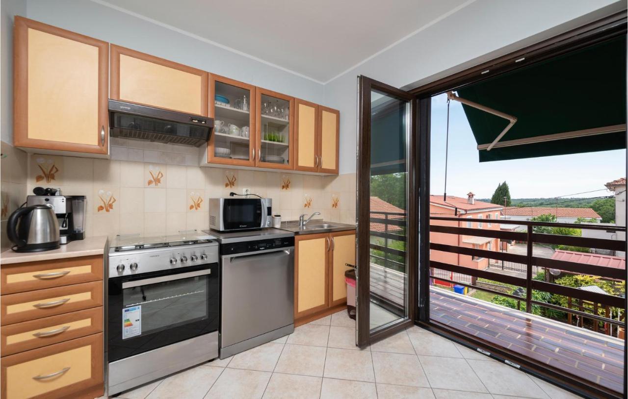 1 Bedroom Amazing Apartment In Peruski Ngoại thất bức ảnh