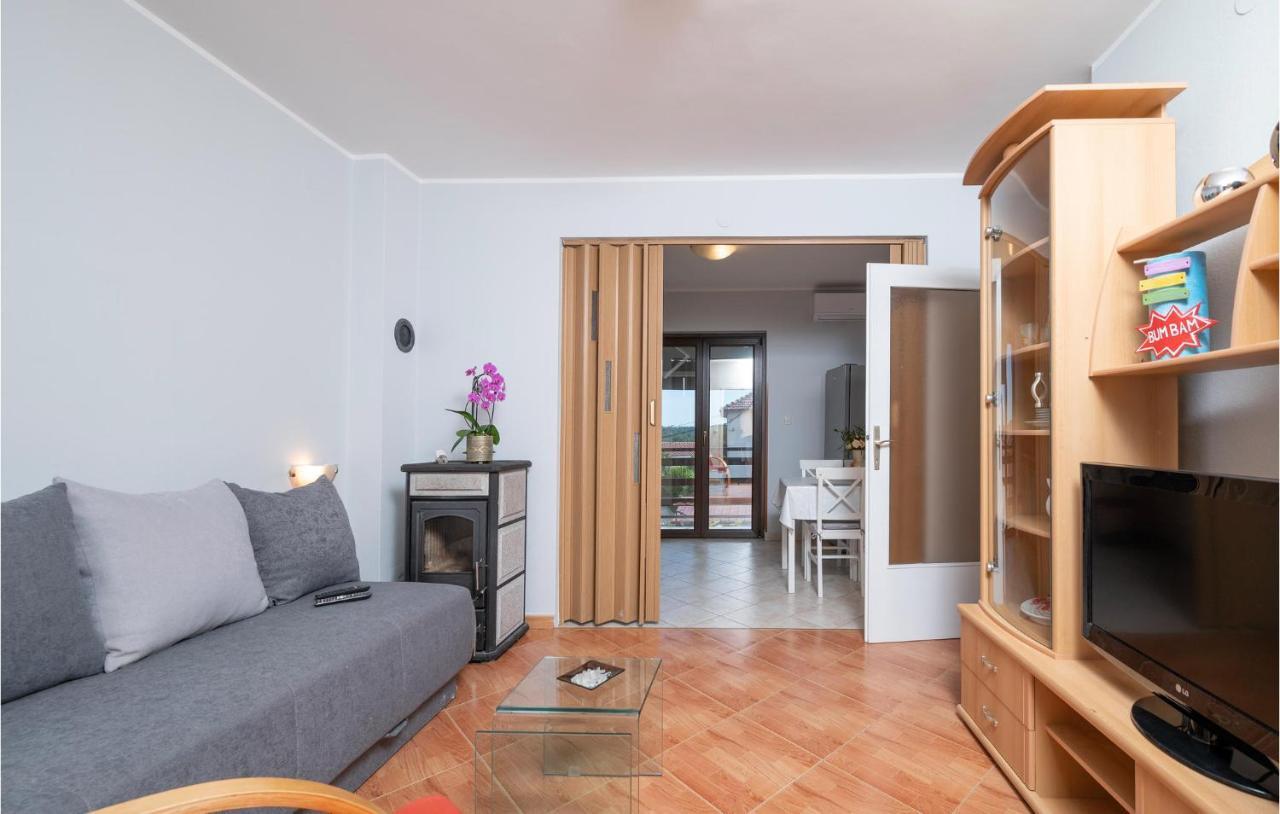 1 Bedroom Amazing Apartment In Peruski Ngoại thất bức ảnh