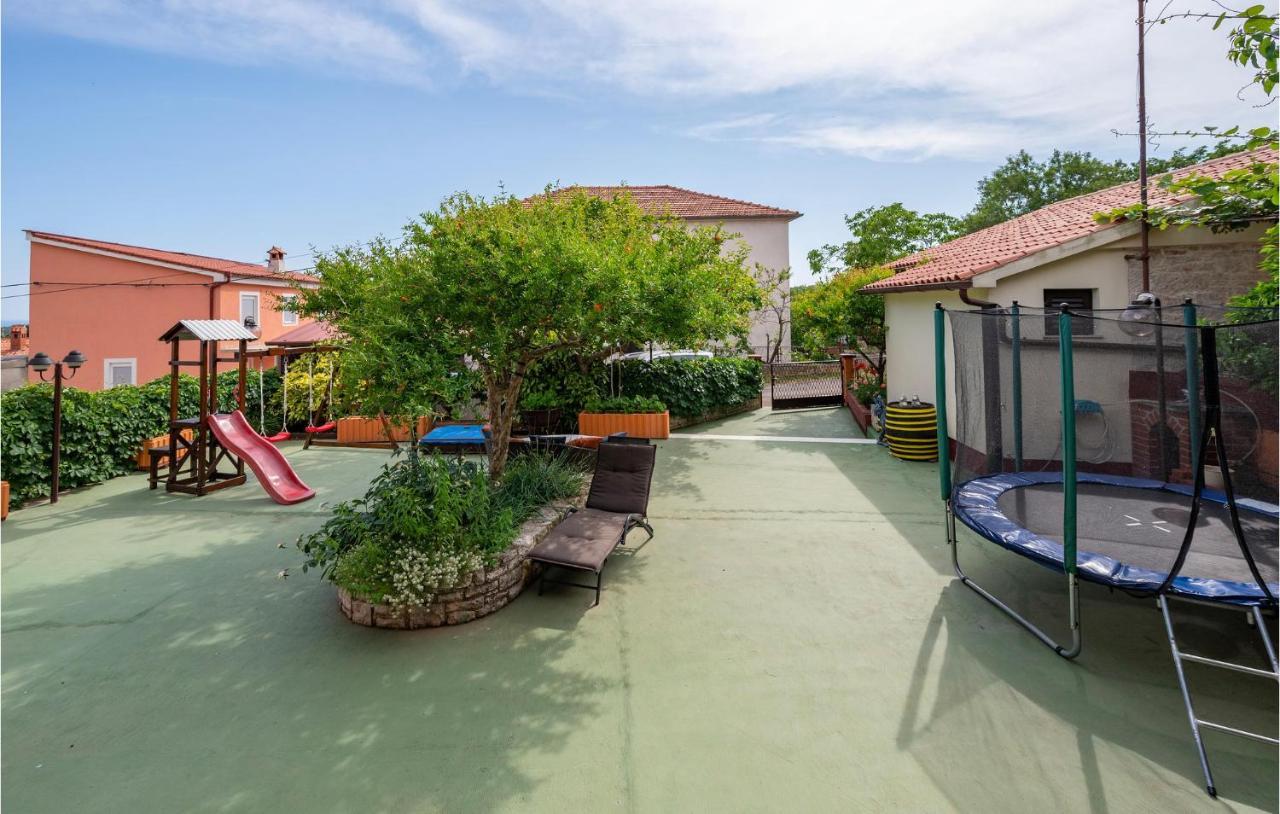 1 Bedroom Amazing Apartment In Peruski Ngoại thất bức ảnh