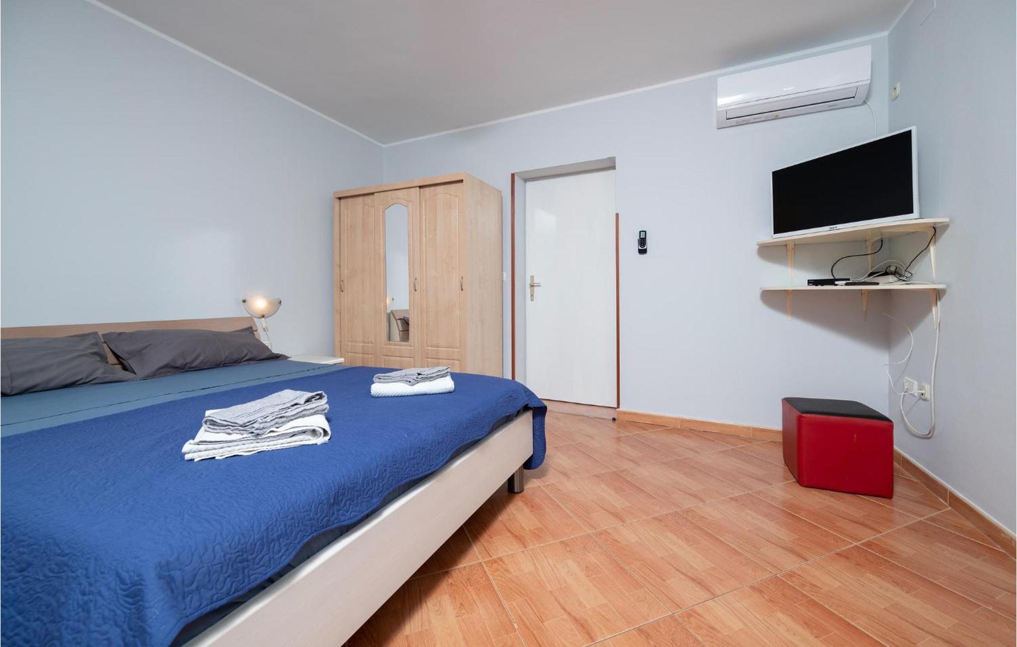 1 Bedroom Amazing Apartment In Peruski Ngoại thất bức ảnh